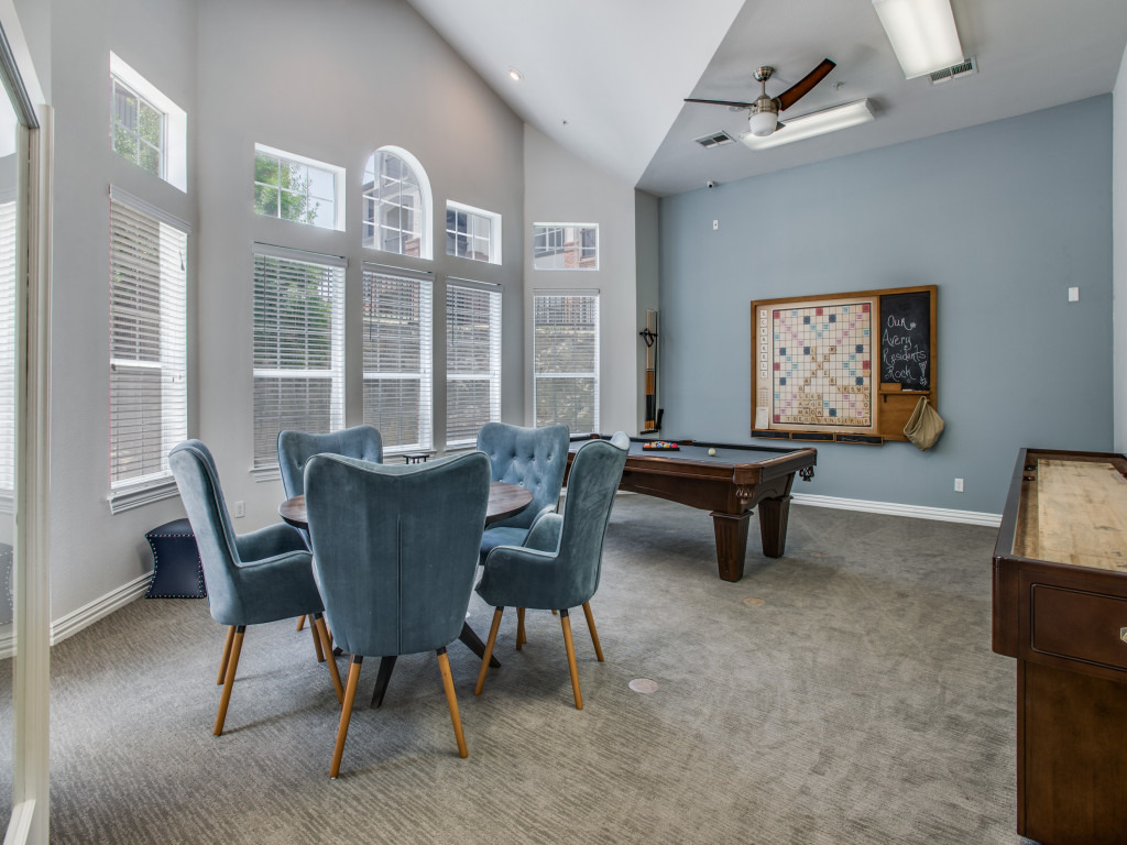 Resident Lounge with Billiards